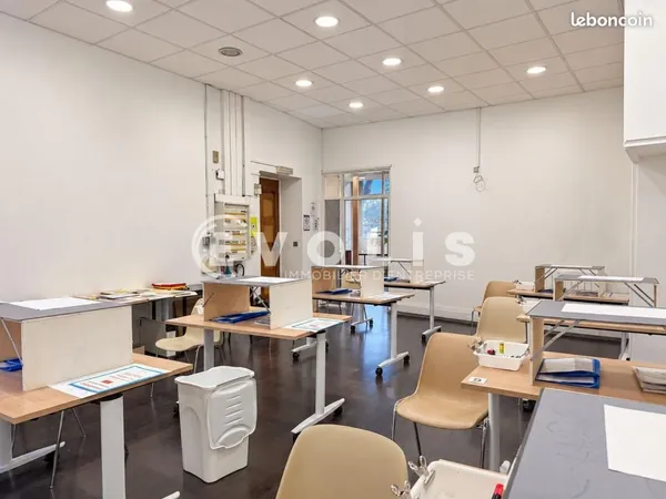 Bureaux, hôtel 240 m²
