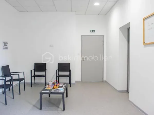 Local 1 pièce 81 m²