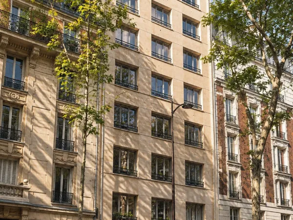 PARIS 16È UN BEAU 2 PIÈCES ENTIÈREMENT RÉHABILITÉ