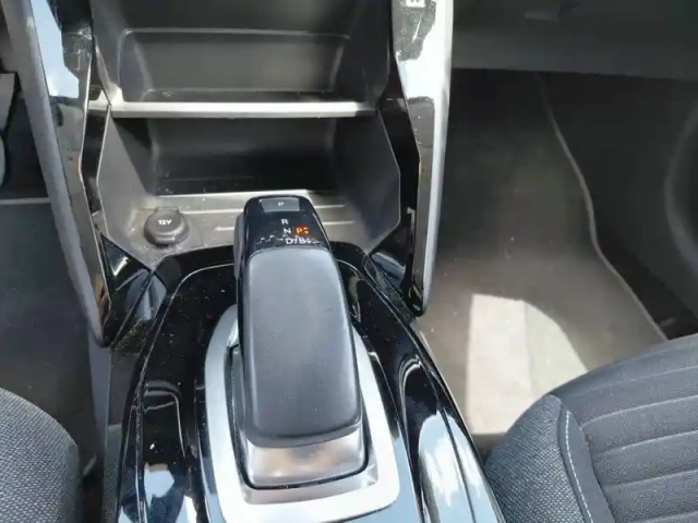 Peugeot 208 electrique 50 kwh 136ch — photo 14