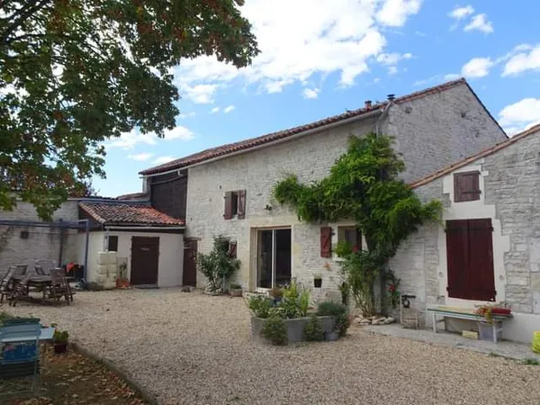 Vends maison 195m², magnifique charentaise idéale pour chambres d'hôtes