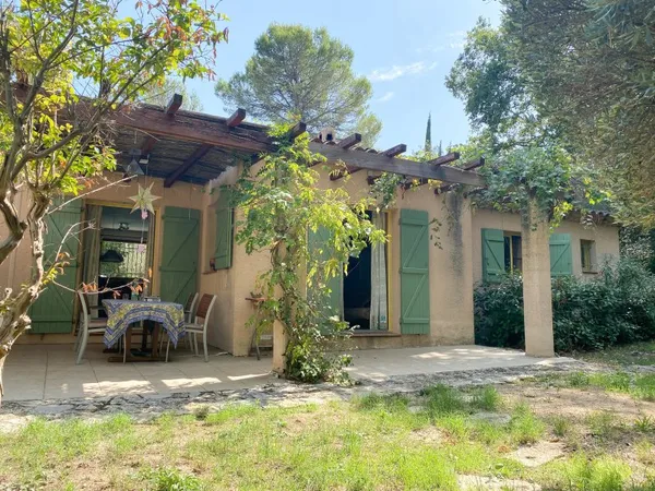 Charmante maison avec grande piscine à deux pas de Lorgues