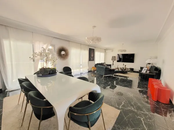 Appartement 6 pièces 166 m²