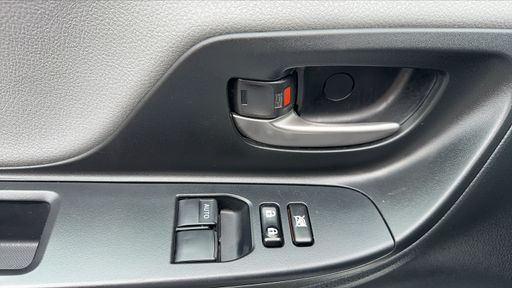 Toyota Yaris 1.3 VVT-i 100 - Dynamic Business – 2017 – 139738 km – Essence – Boîte Manuelle — photo 27
