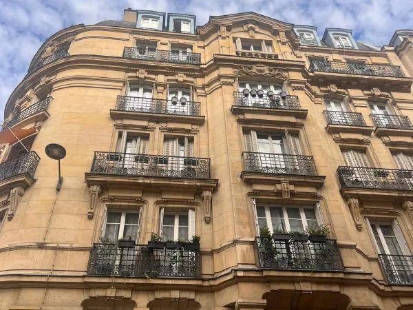 PARIS 15ÈME - RUE CÉSAR FRANCK - CHAMBRE DE SERVICE DE 7,01 M²