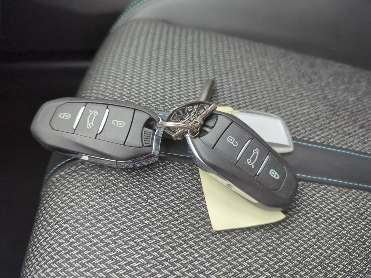 Peugeot 308 puretech 130ch s&s eat8 allure — photo 26