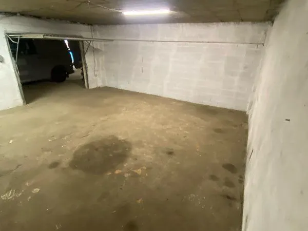 À louer grand garage à Mezzavia