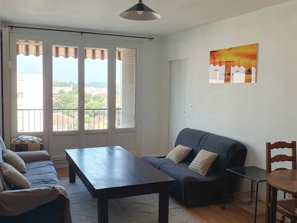 Chambre en colocation — Vaulx-en-Velin, proche ENTPE/ENSAL