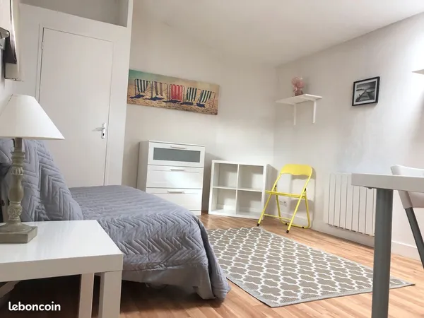 Studio meublé 25 m2 plein centre: 445 eau comprise