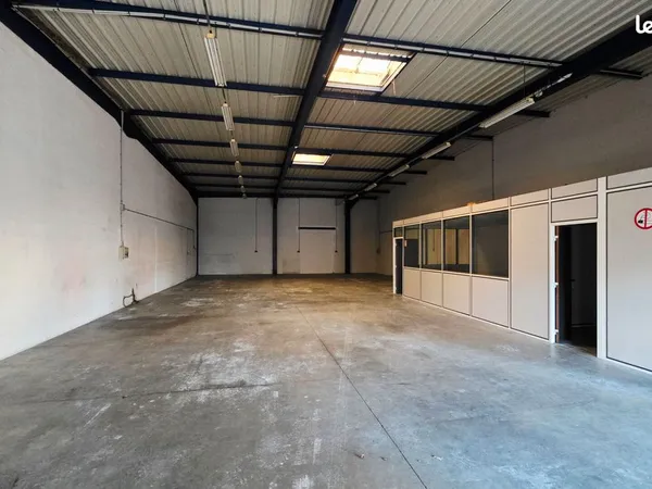 Entrepôt 330 m² OYONNAX