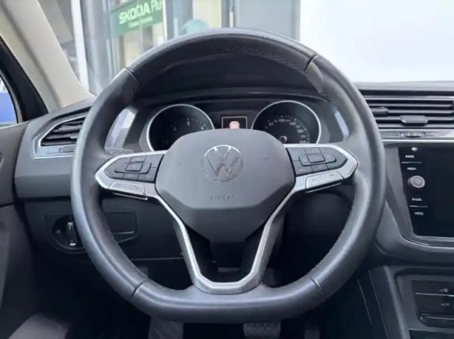Volkswagen Tiguan 2.0 tdi 150ch life plus dsg7 — photo 10