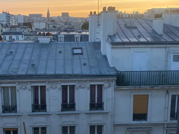 3 pièces meublé, 6e étage, vue sur les toits de Paris, Oberkampf / Saint-Maur (11e)