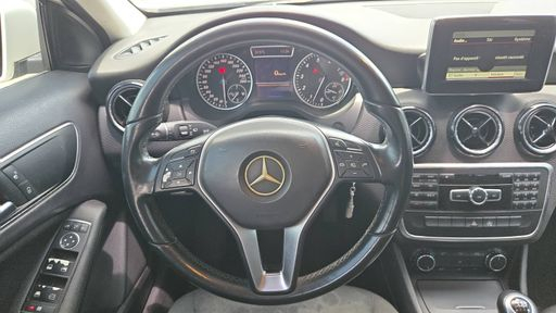 Mercedes Classe A 180 122 - Inspiration – 2015 – 84650 km – Essence – Boîte Manuelle — photo 40