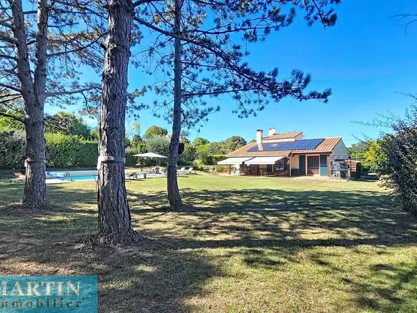 VILLA 4 FACES AVEC PISCINE SUR UNE SUPERBE PARCELLE DE 4900