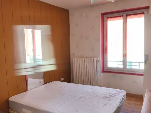 Chambre meublée