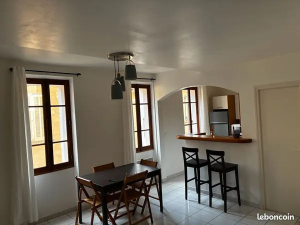 Ceyreste - T1 bis meublé 38 m², entièrement rééquipé, rue calme