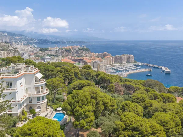 Cap-d’Ail – Appartement d’exception avec vue mer panoramique, terrasse et jardin privatif à seulemen