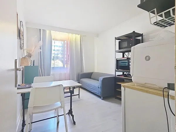 COQUET T2 MEUBLE PROXIMITE METRO GARIBALDI LYON 7EME