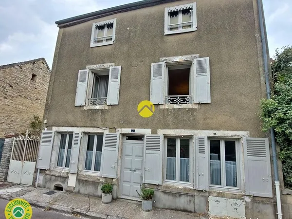 Maison avec cour + terrain-jardin