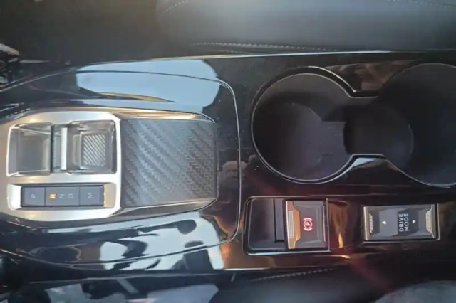 Peugeot 2008 puretech 130 s&amp;s eat8 — photo 29
