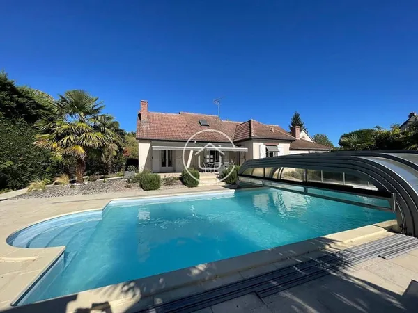 Maison 7 pièces 234 m²