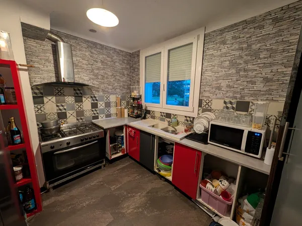maison familiale sur deux niveaux de 7 pièces 5 chambres, grand jardin