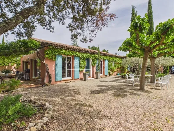 Charmante maison avec piscine-Tourtour