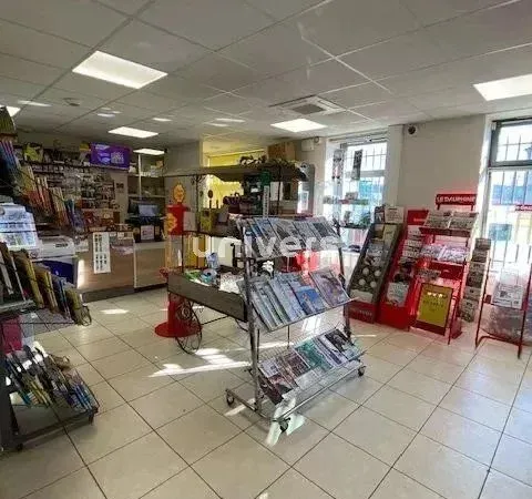 Boutique 78 m² Alboussière
