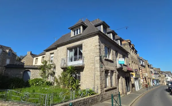 A vendre sur Plancoët Ensemble immobilier mixte ( Habitation et cellule commerciale )