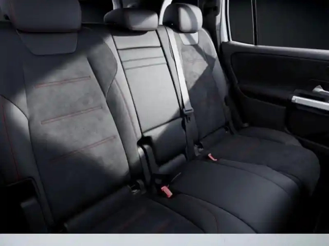 Mercedes Glb 200 d amg line — photo 13