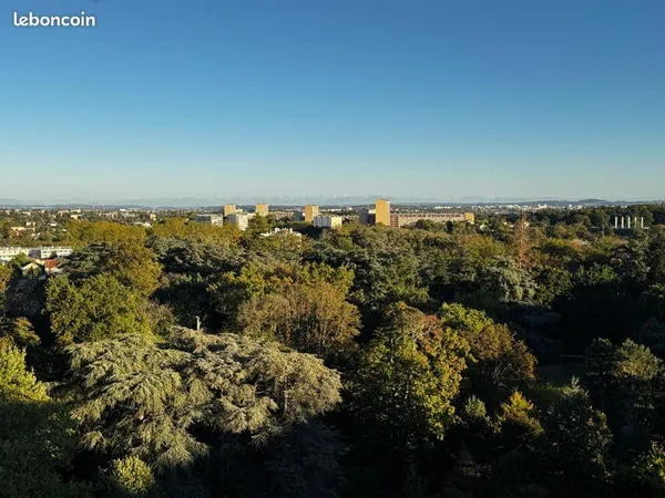 Bron Les Essarts - T4 de 72 m², 3 chambres, dernier étage, vue Lyon et Alpes