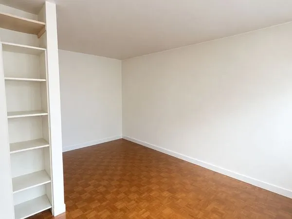 Studio rénové avec loggia - Paris 11e - Bastille / Bréguet-Sabin