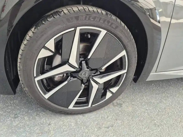 Peugeot 208 hybrid 110 e-dcs6 — photo 11
