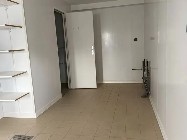 À LOUER - LOCAL COMMERCIAL DE 50 m² À BRETTEVILLE-L'ORGUEILLEUSE