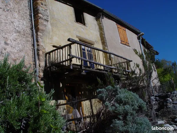 Petite maison de montagne à 900 m d'altitude
