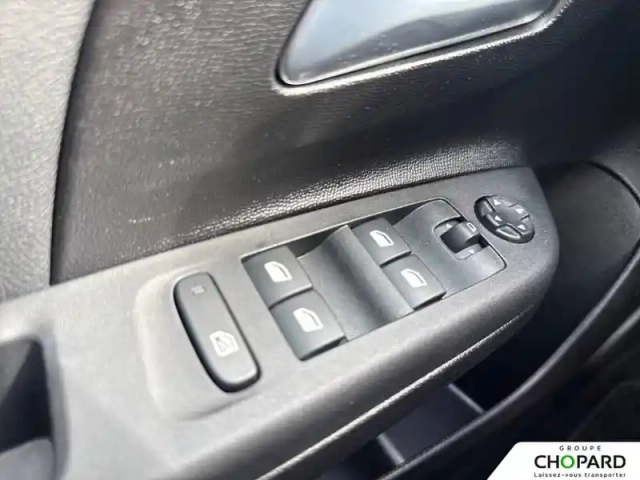 Opel Corsa 1.2 turbo 100 ch bvm6 — photo 24