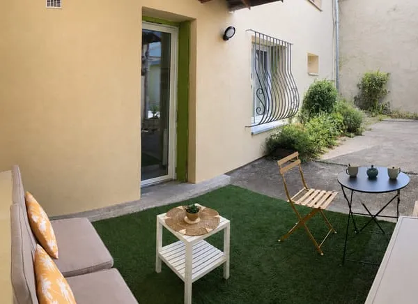 T1 meublé prêt à vivre, terrasse , Toutes charges incluses