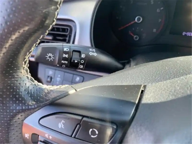 Kia Stonic 1.0 t-gdi 120 ch isg bvm6 — photo 12