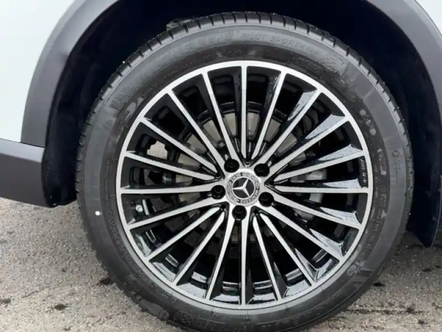 Mercedes Glc 220 d 4matic amg line — photo 9