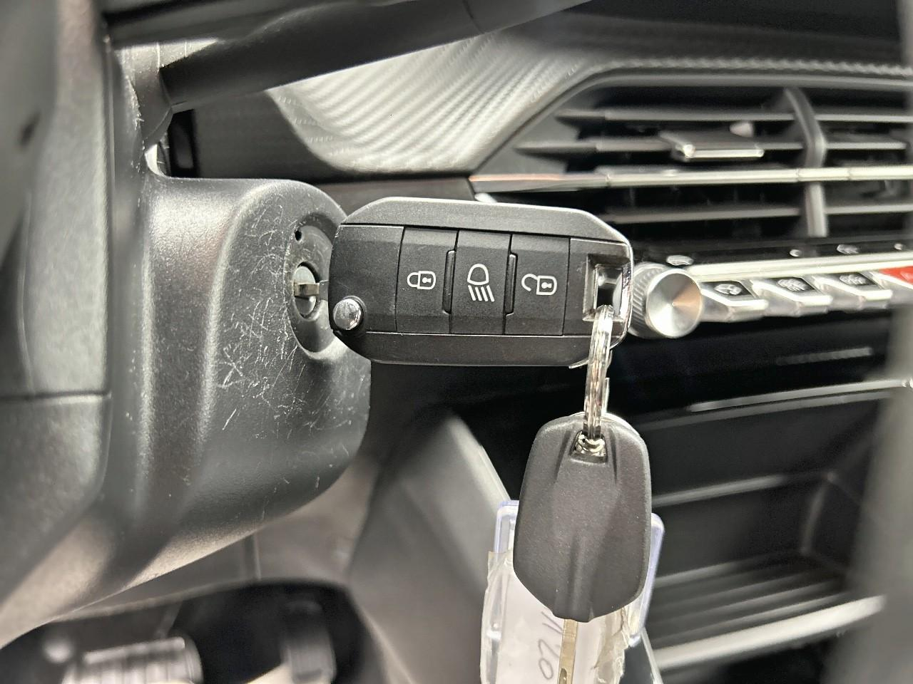 Peugeot 2008 hybrid 136 e-dcs6 active — photo 19