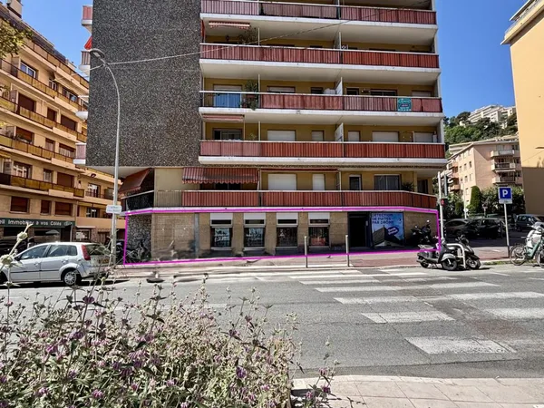 MURS COMMERCIAUX VIDES – CYRILLE BESSET / CESSOLE