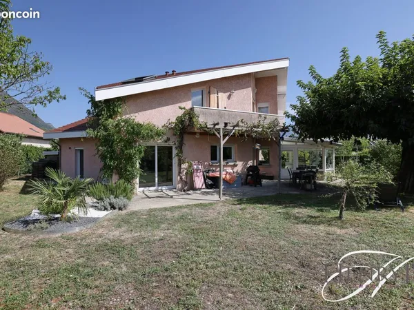Maison 6 pièces 185 m²