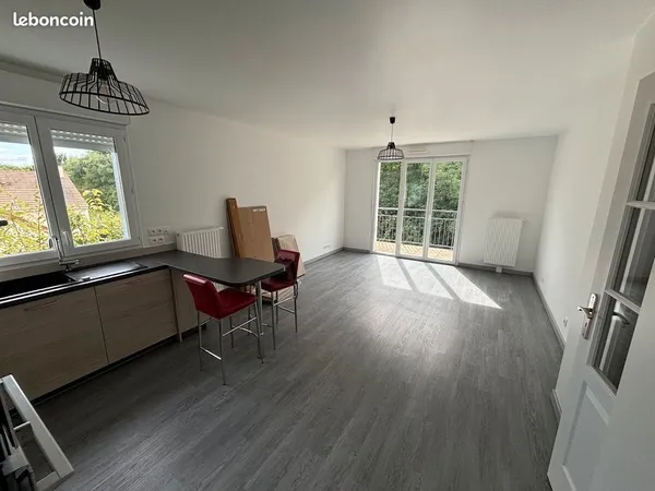 T2 meublé 45 m² lumineux avec balcon & parking sous-sol — Brie-Comte-Robert