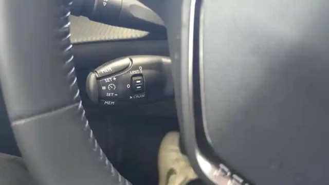 Peugeot 208 puretech 100 s&amp;s bvm6 — photo 36