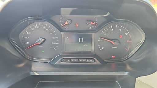 Peugeot Partner 1.2 PureTech 110 - Pack Asphalt – 2023 – 16224 km – Essence – Boîte Manuelle — photo 13