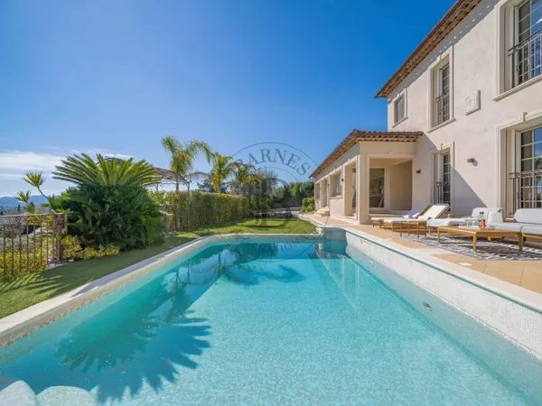 MOUGINS - VILLA NÉO-PROVENÇALE - VUE PANORAMIQUE