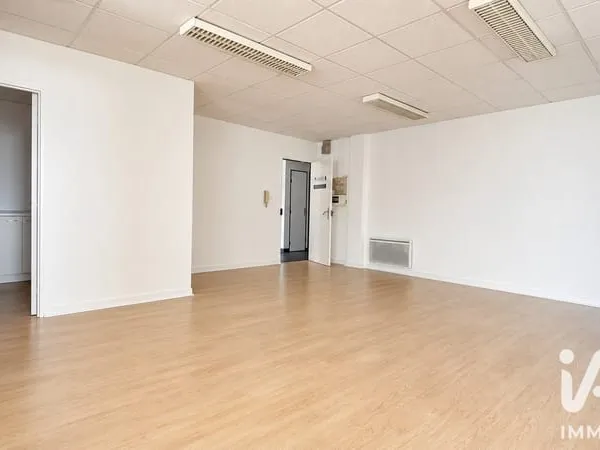 Local commercial 1 pièce 89 m²