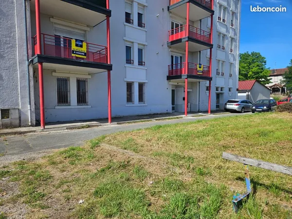 Local commercial 100 m² À louer ou à vendre