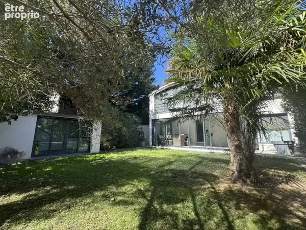 Maison contemporaine cachée et au calme en Bords de Marne au Perreux-sur-Marne