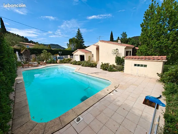Maison 8 pièces 210 m²